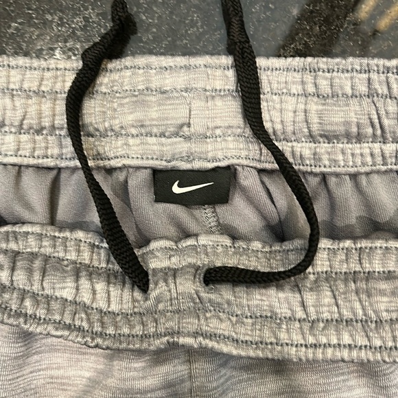 Nike Gray Sweatpants‎ - Picture 5 of 6